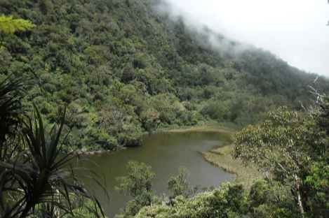 Lake Yagumyum, one of the crater lakes on Mount Talinis in the Philippines. Highlights of Mt. Talinis Day Hike.