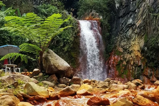 Pulangbato Falls Dumaguete — highlight of the Valencia Tours & Red Rock Hotspring.