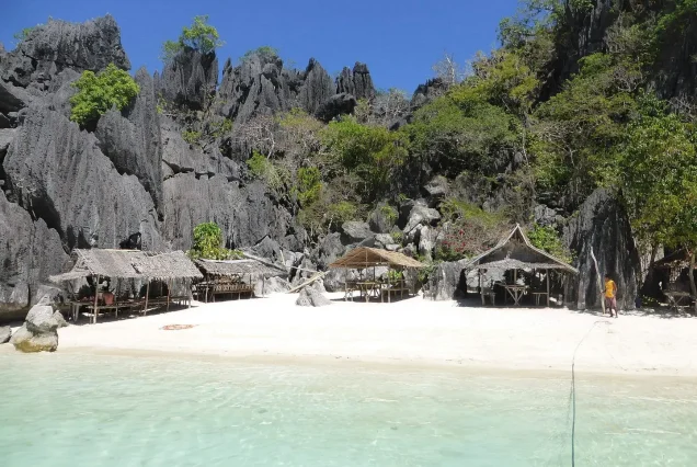 Smith-beach-island-hopping-coron-Palawan-Philippines-3